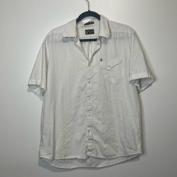 Volcom Men's Short Sleeve Button Front Shirt size Large - Picture 1 of 7
